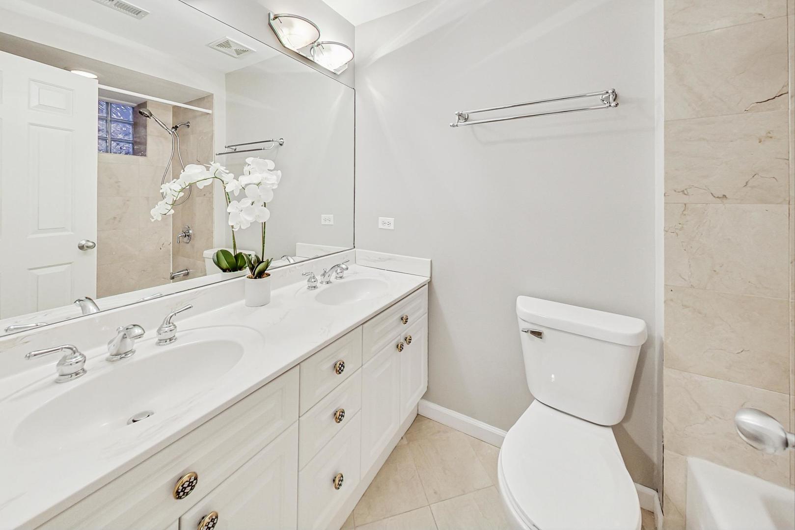 922 N Wood Street Unit: 1