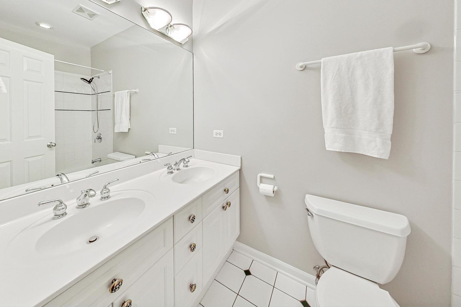922 N Wood Street Unit: 1