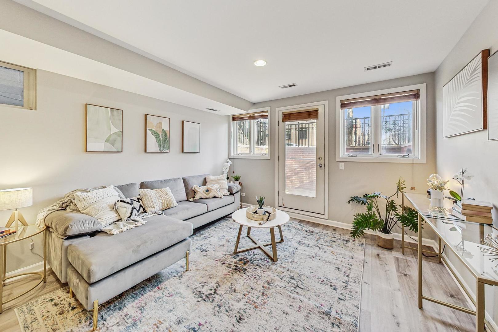 922 N Wood Street Unit: 1