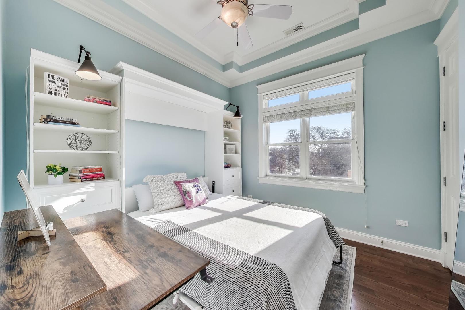 3218 N DAMEN Avenue Unit: 3S
