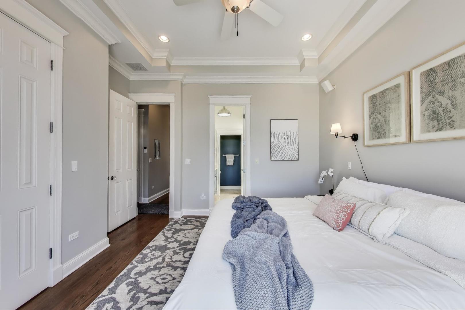 3218 N DAMEN Avenue Unit: 3S
