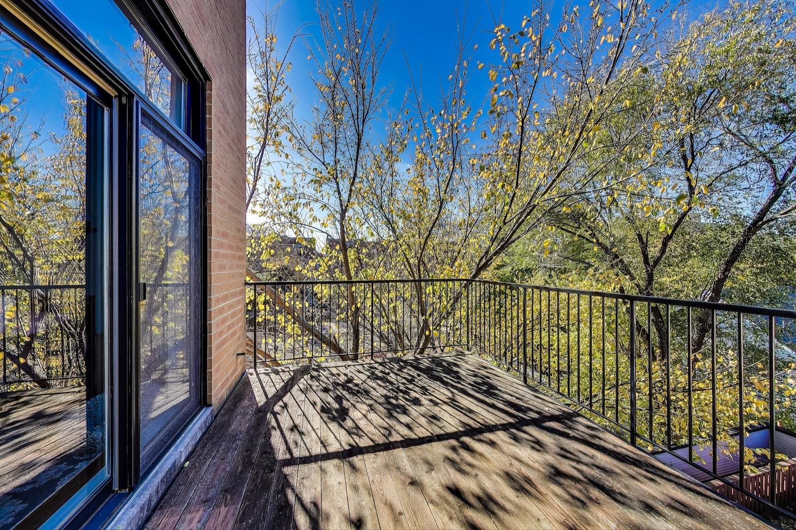 3218 N DAMEN Avenue Unit: 3S