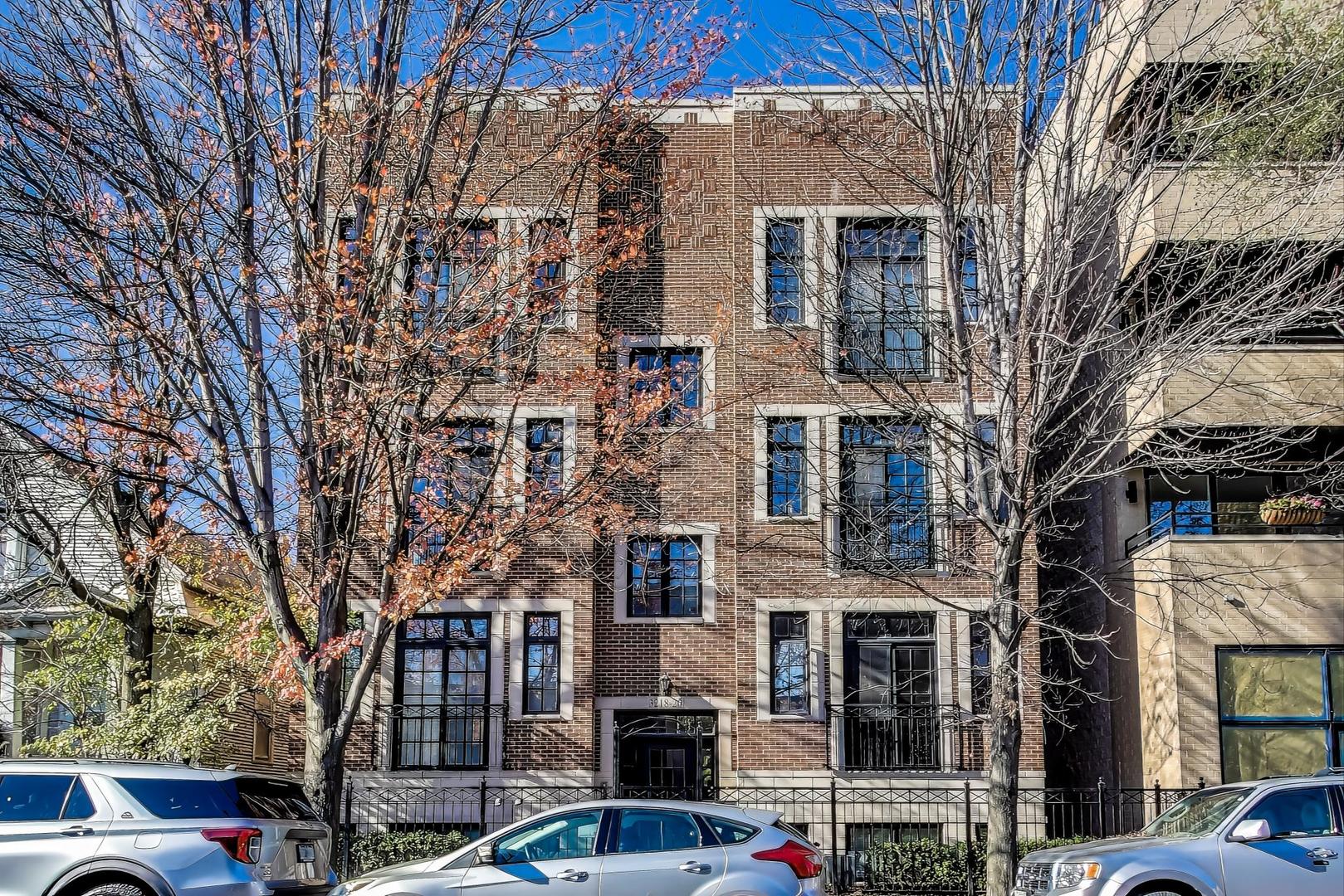 3218 N DAMEN Avenue Unit: 3S