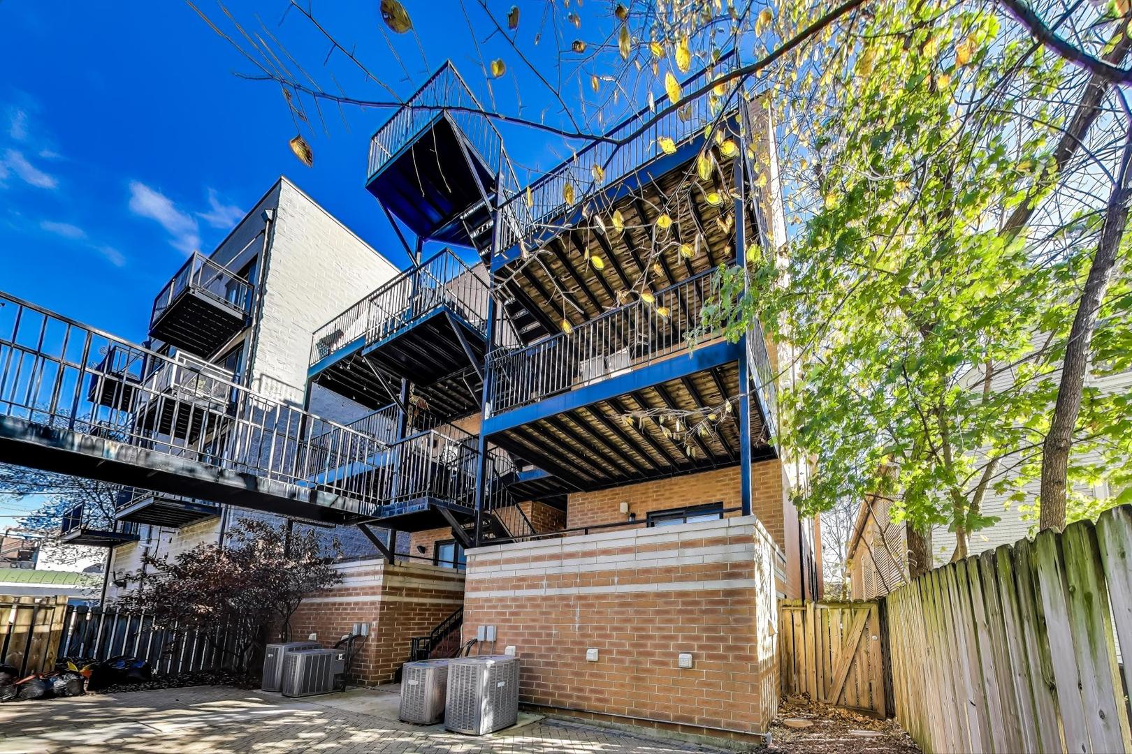3218 N DAMEN Avenue Unit: 3S