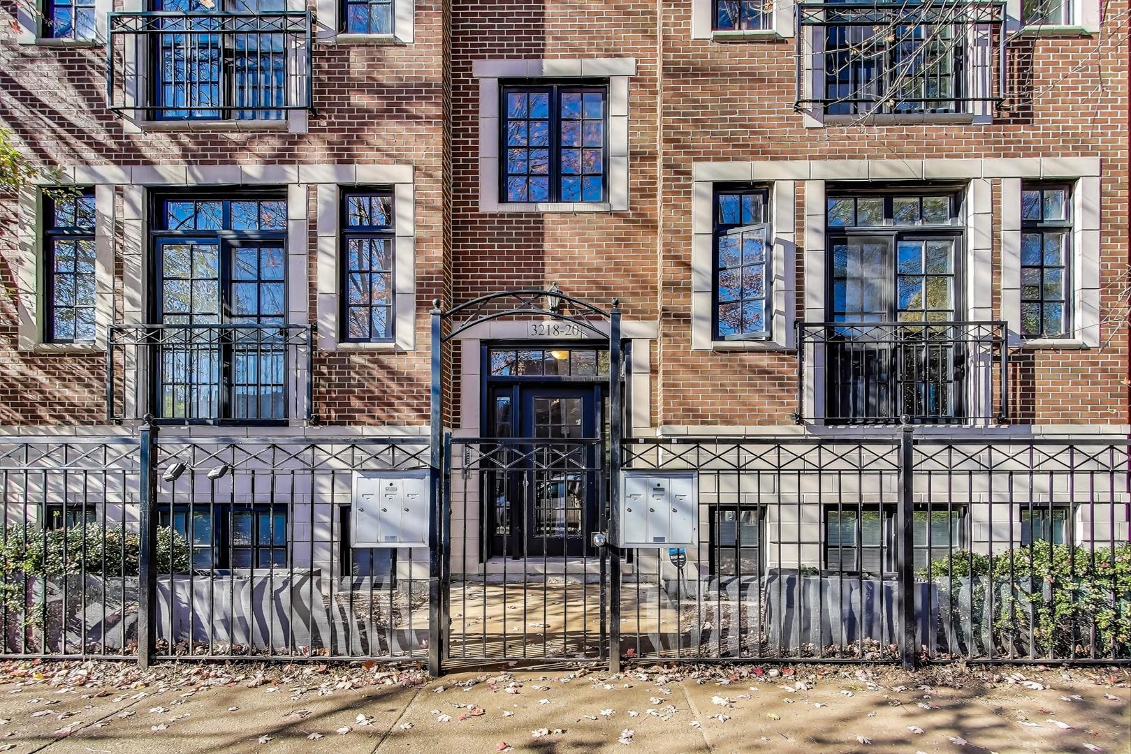 3218 N DAMEN Avenue Unit: 3S
