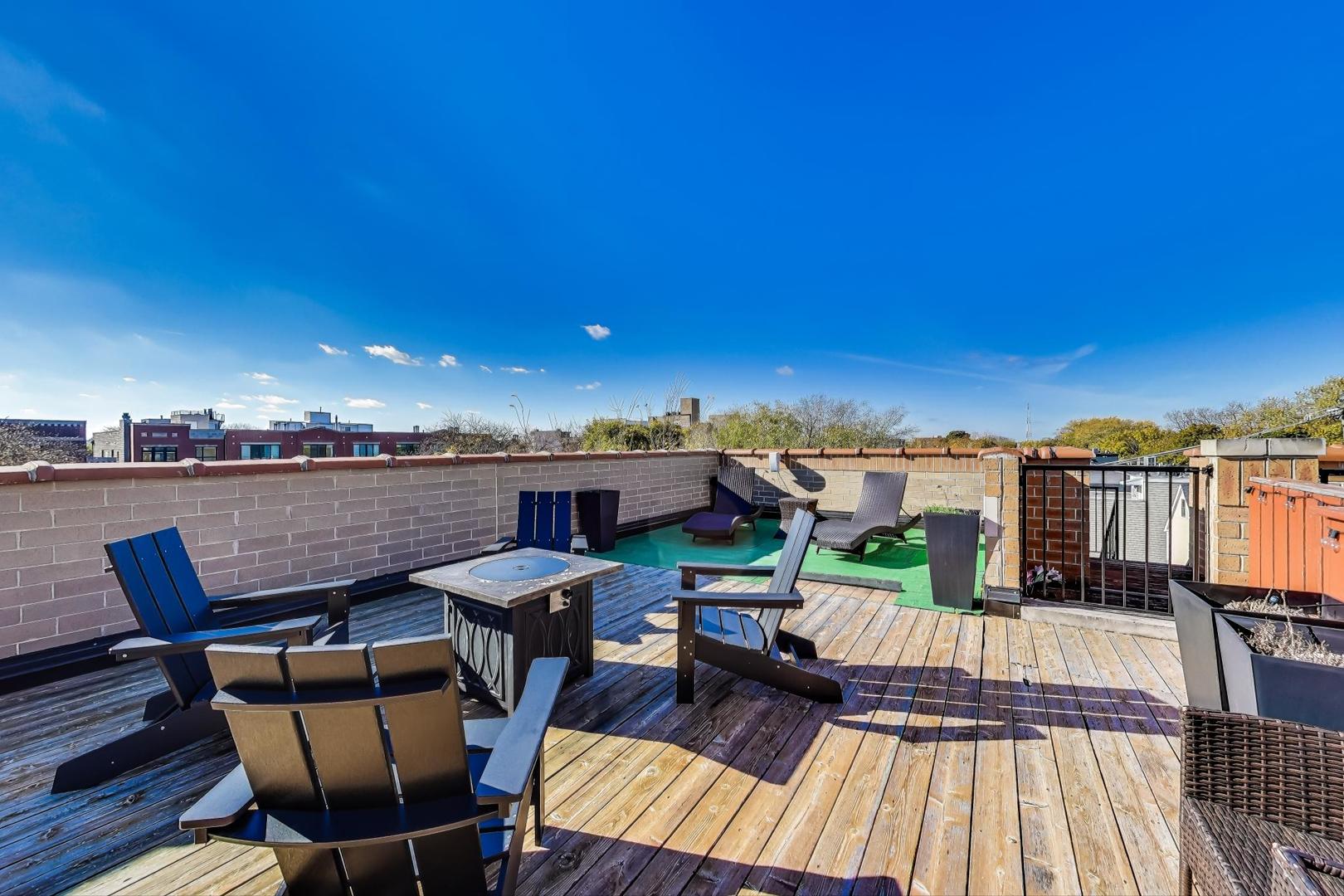 3218 N DAMEN Avenue Unit: 3S