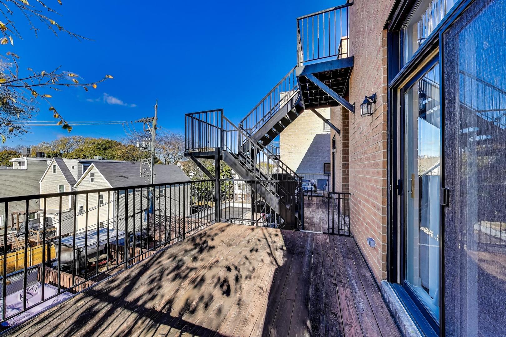 3218 N DAMEN Avenue Unit: 3S