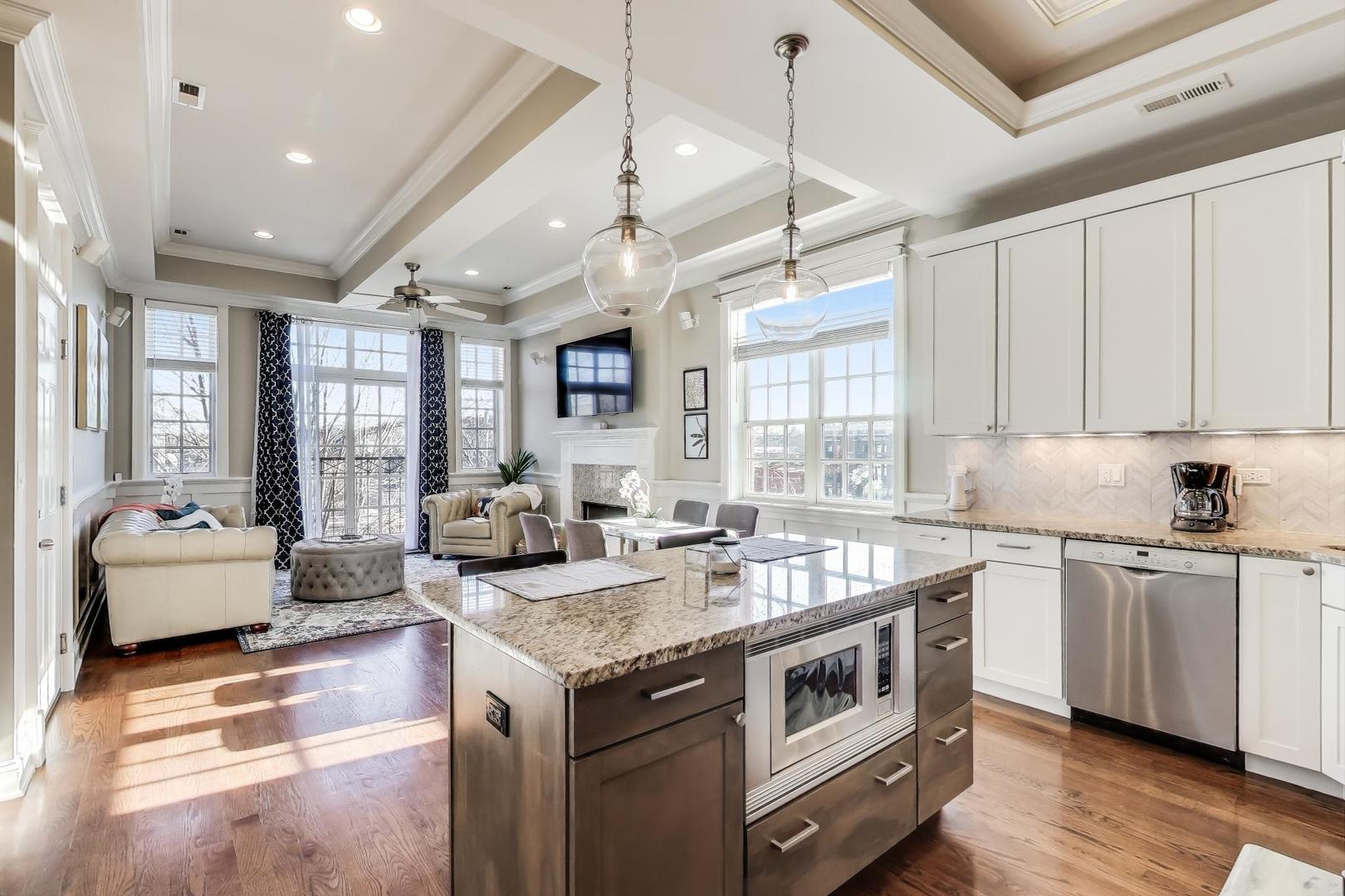 3218 N DAMEN Avenue Unit: 3S