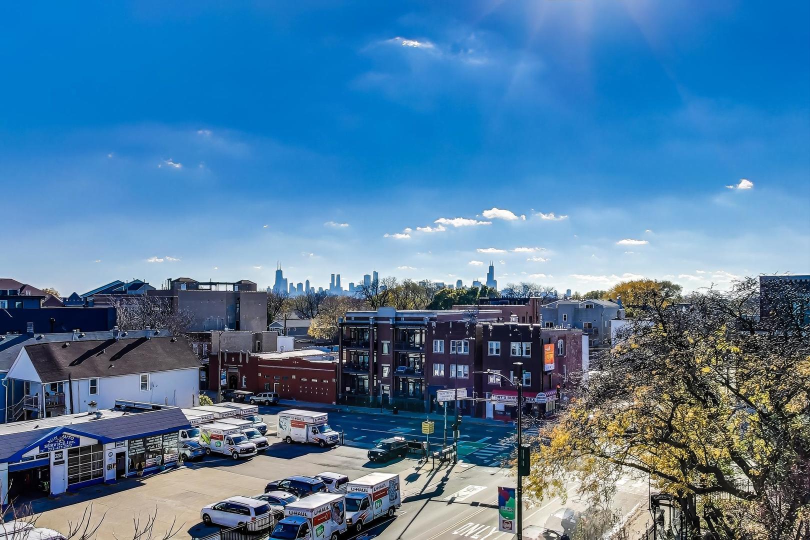 3218 N DAMEN Avenue Unit: 3S