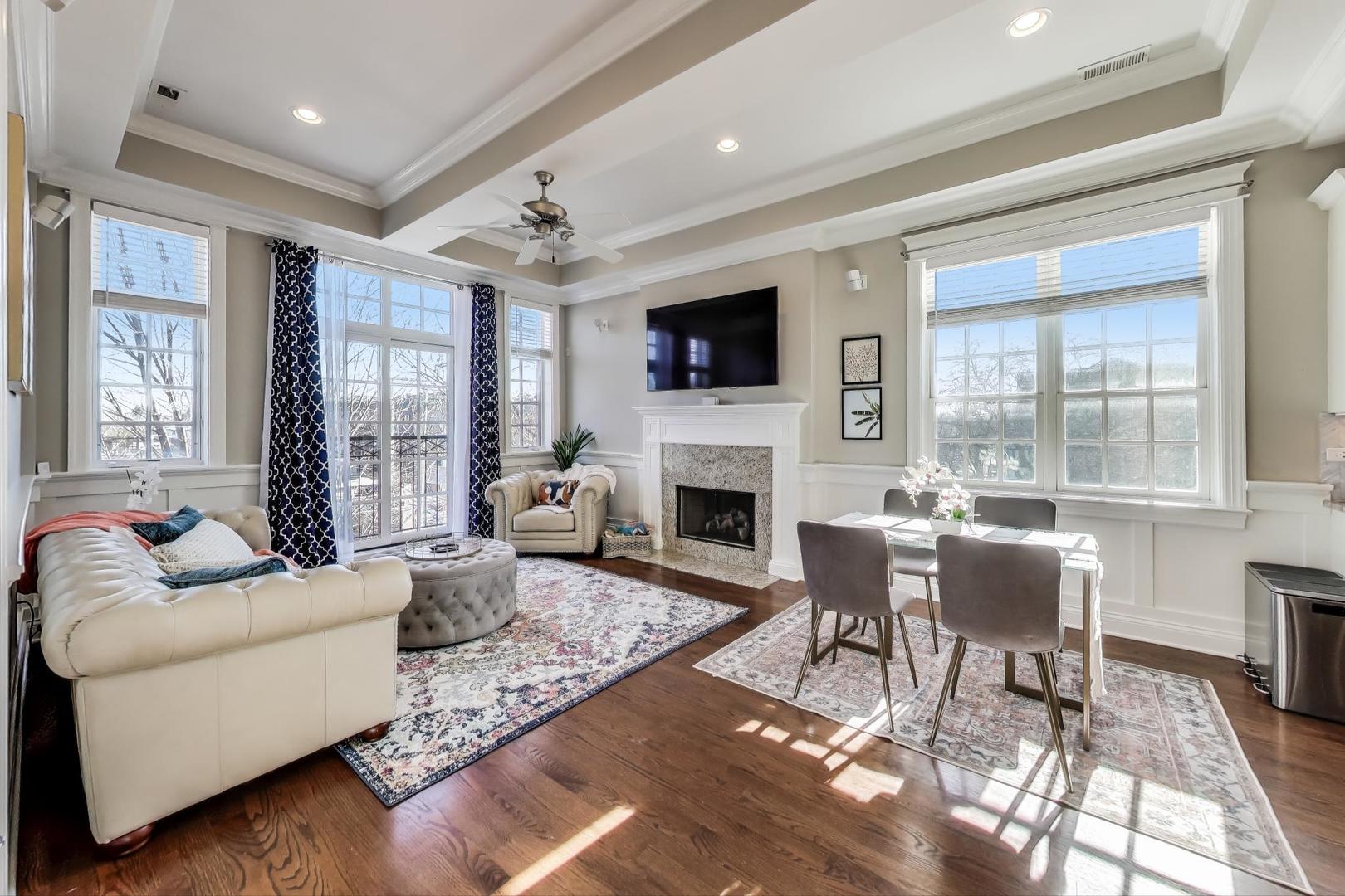 3218 N DAMEN Avenue Unit: 3S