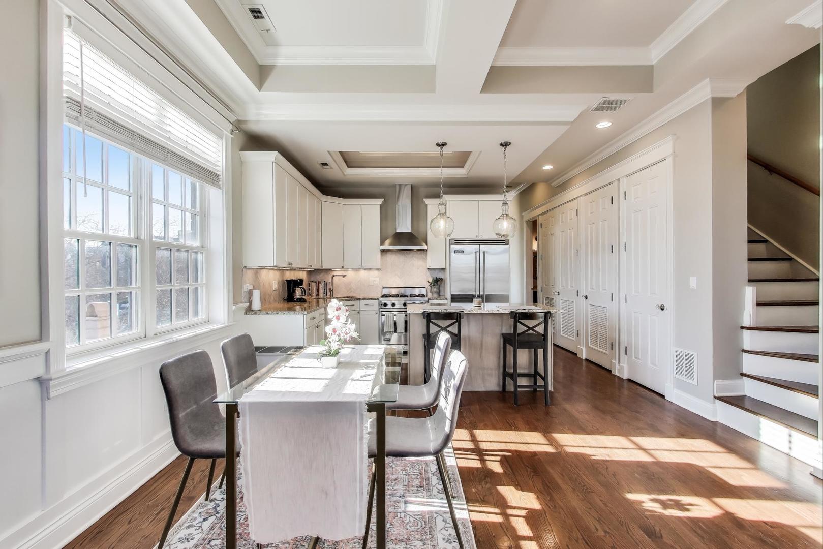 3218 N DAMEN Avenue Unit: 3S