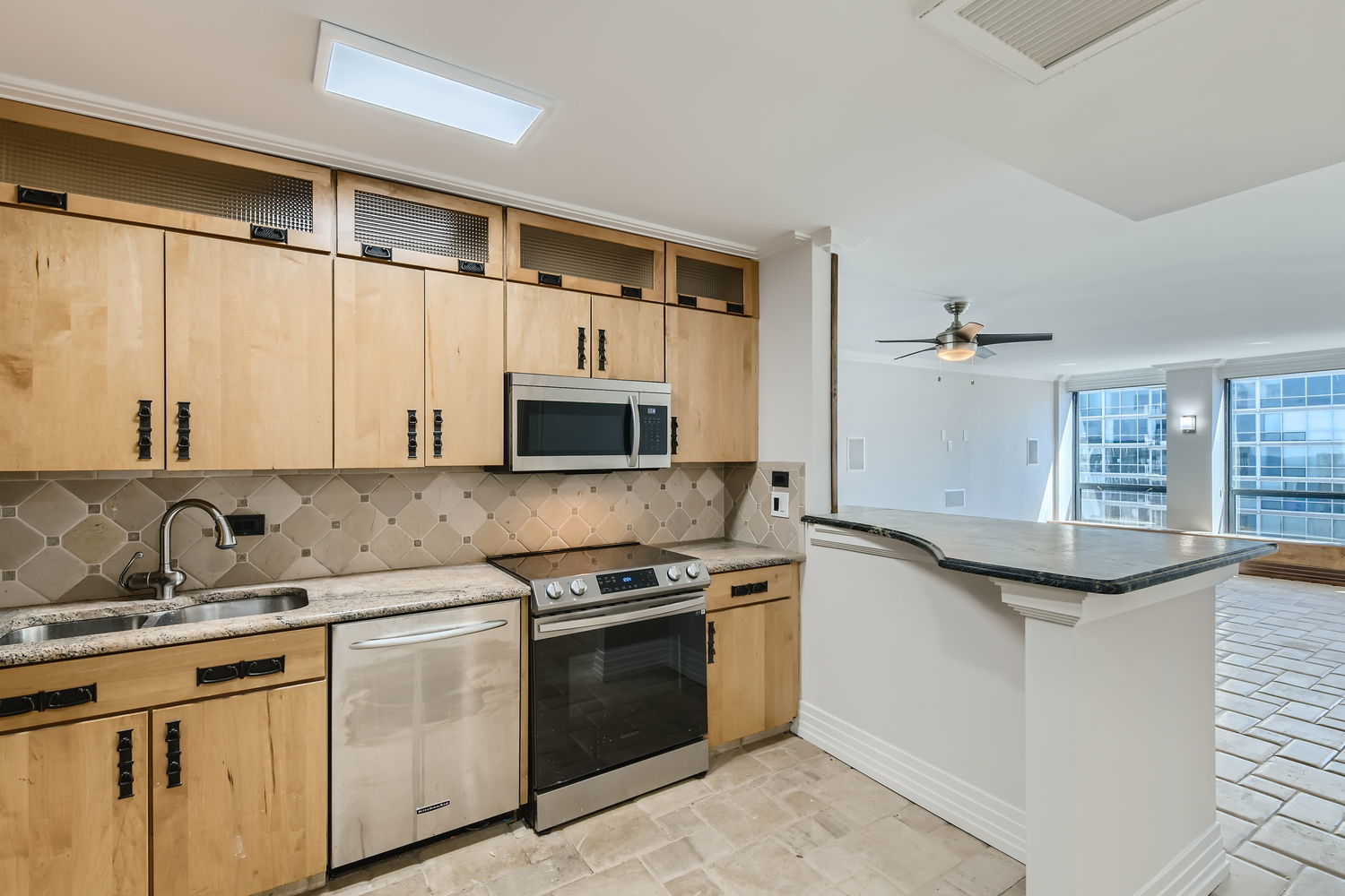 260 E Chestnut Street Unit: 3103