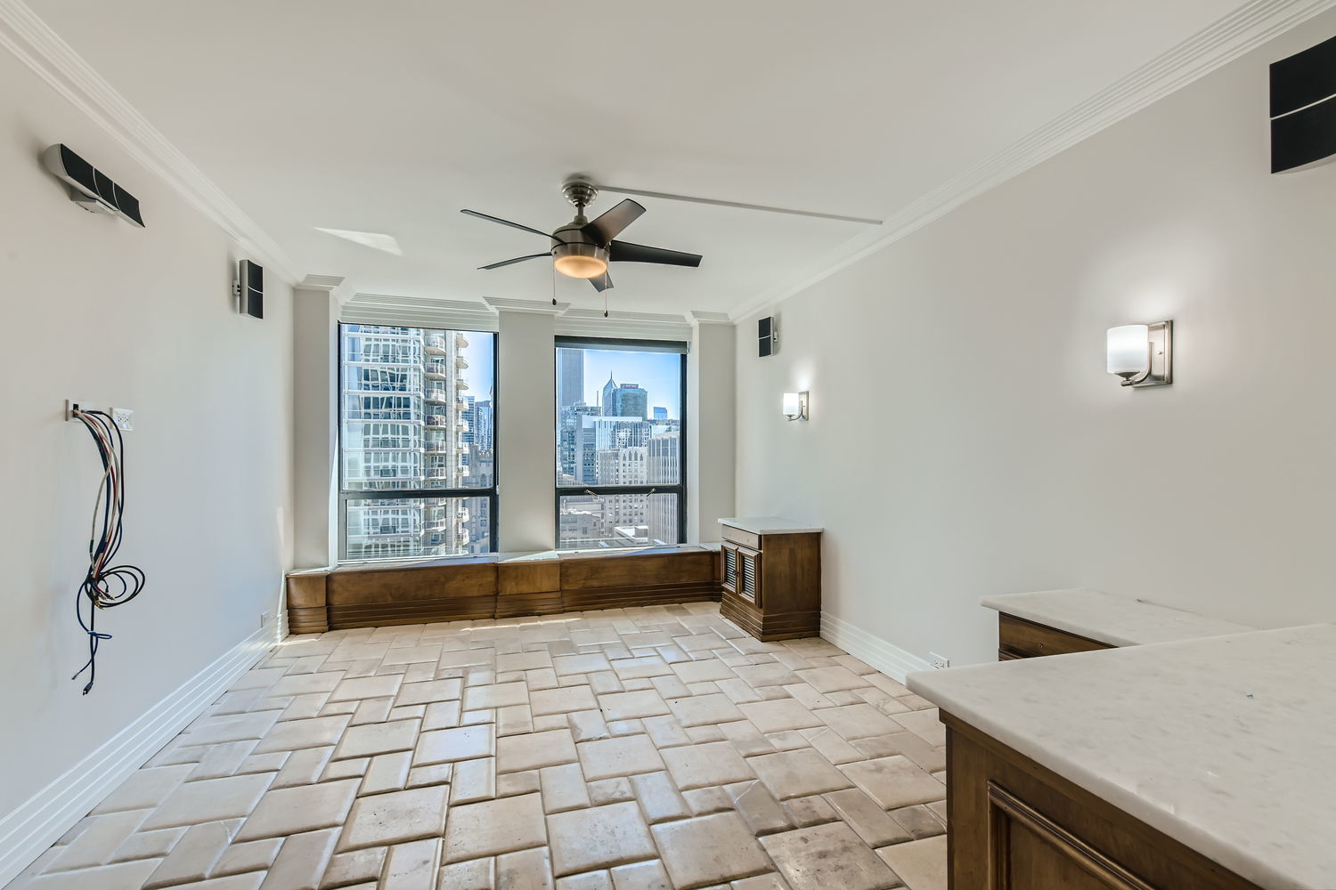 260 E Chestnut Street Unit: 3103