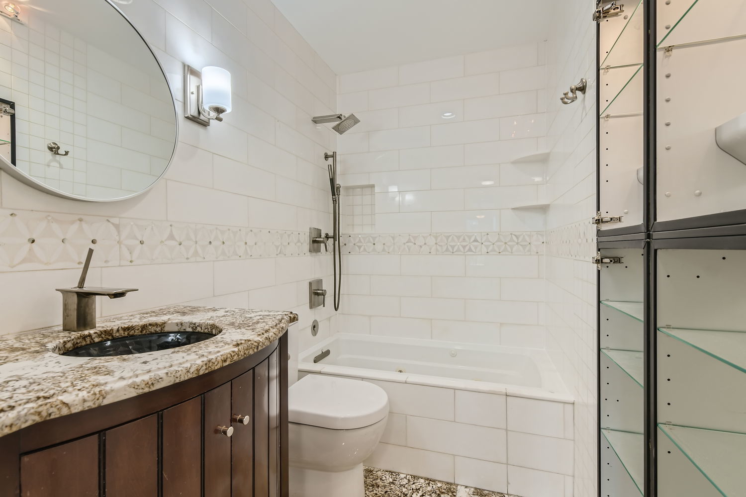 260 E Chestnut Street Unit: 3103