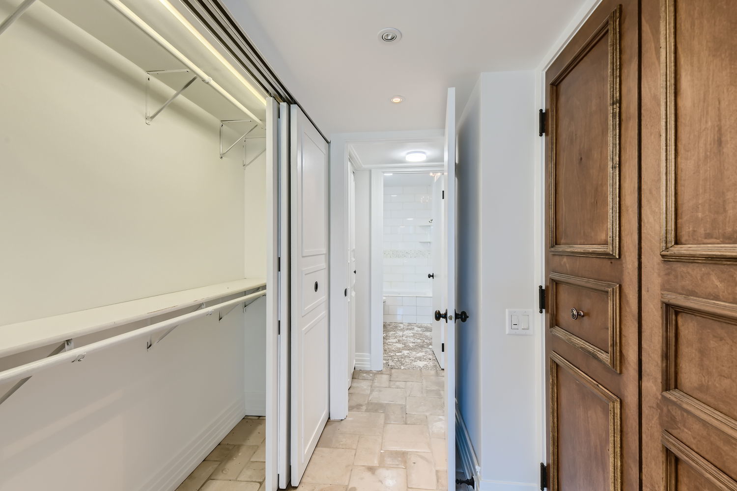 260 E Chestnut Street Unit: 3103
