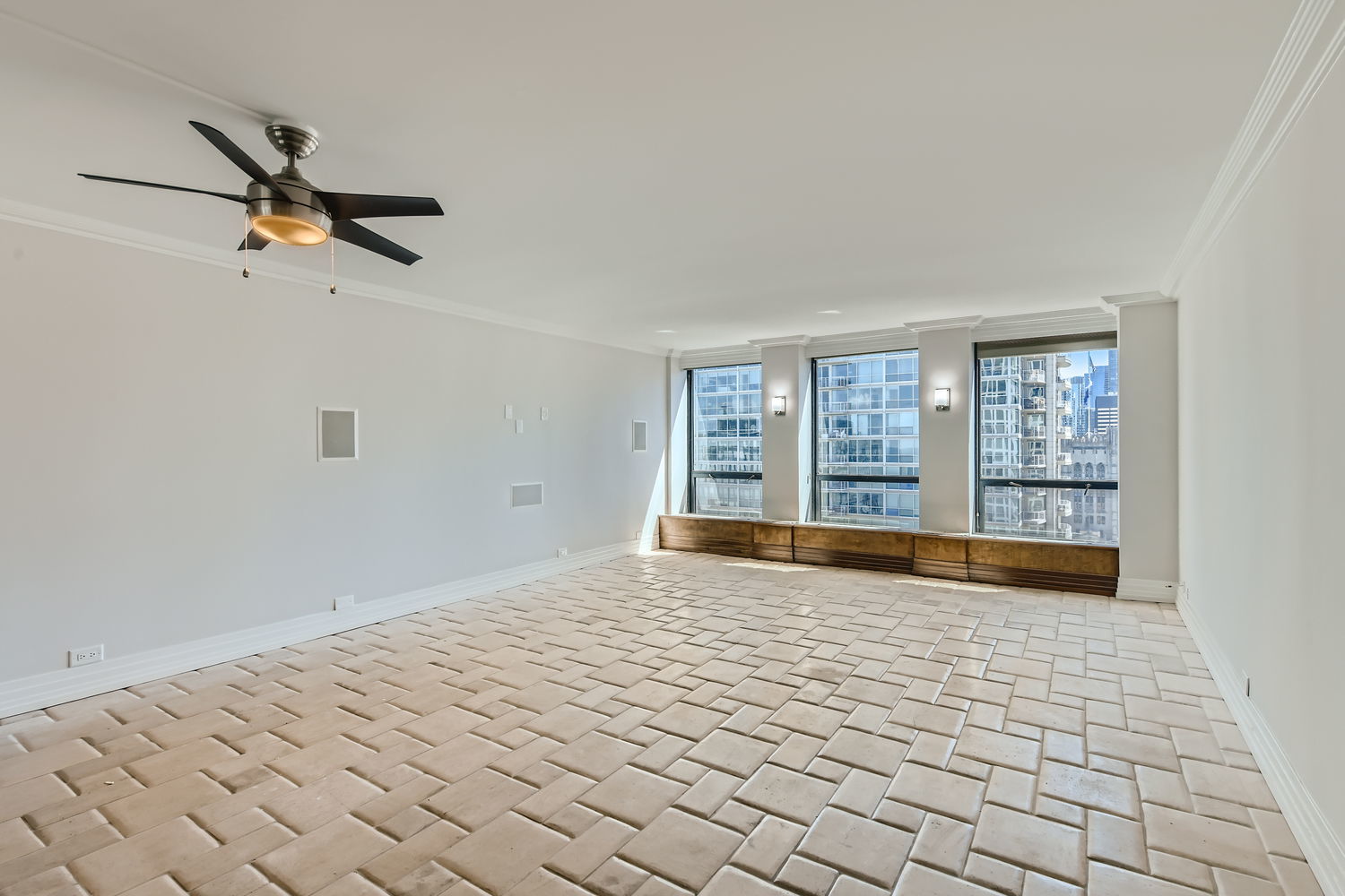 260 E Chestnut Street Unit: 3103