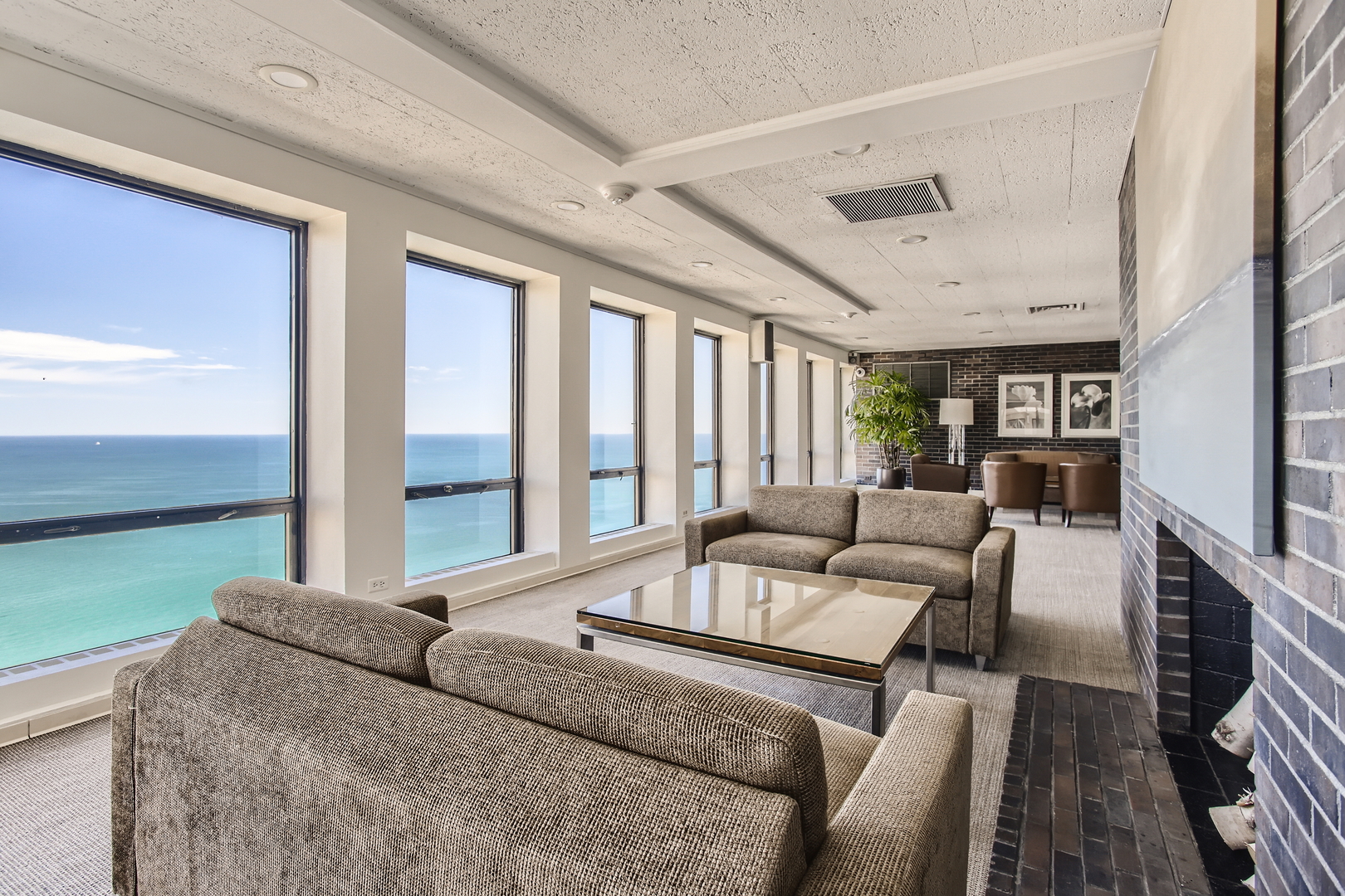 260 E Chestnut Street Unit: 3103