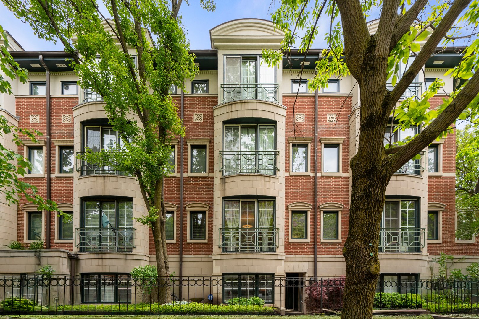 1429 S Prairie Avenue