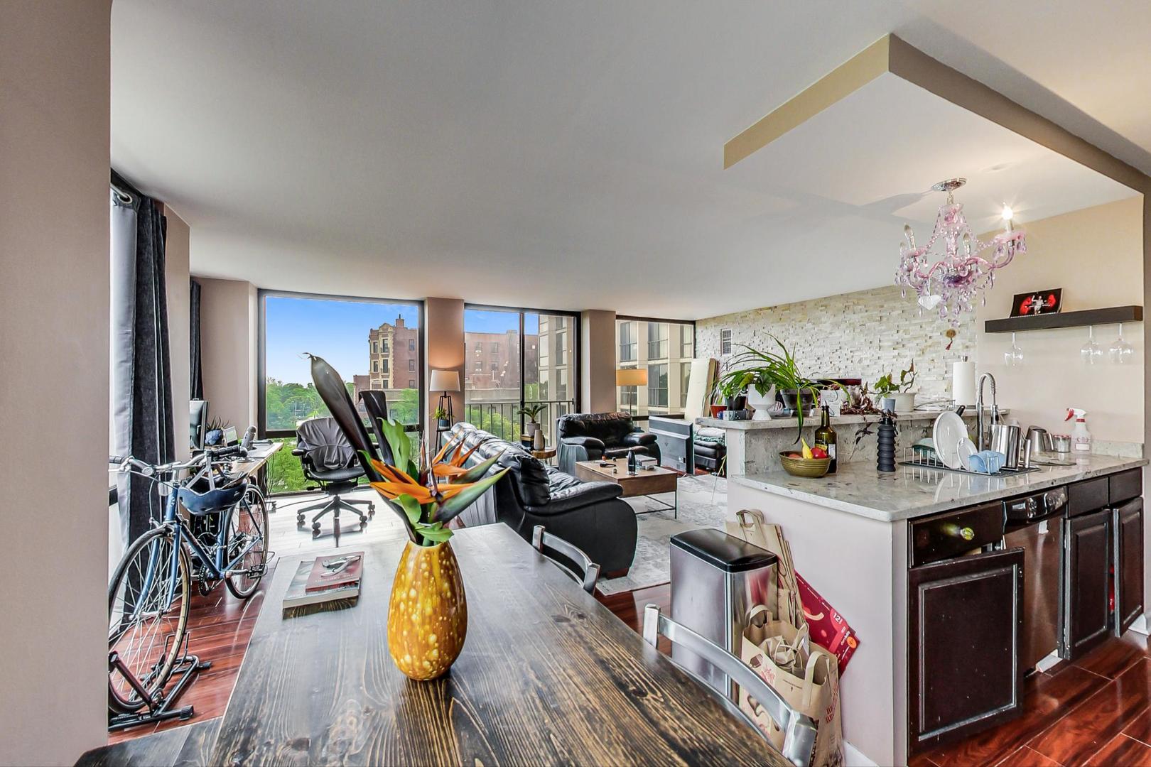 345 W Fullerton Parkway W Unit: 604