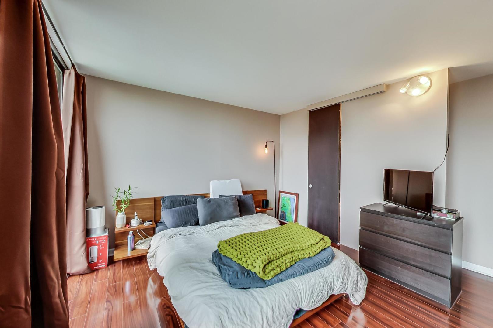 345 W Fullerton Parkway W Unit: 604