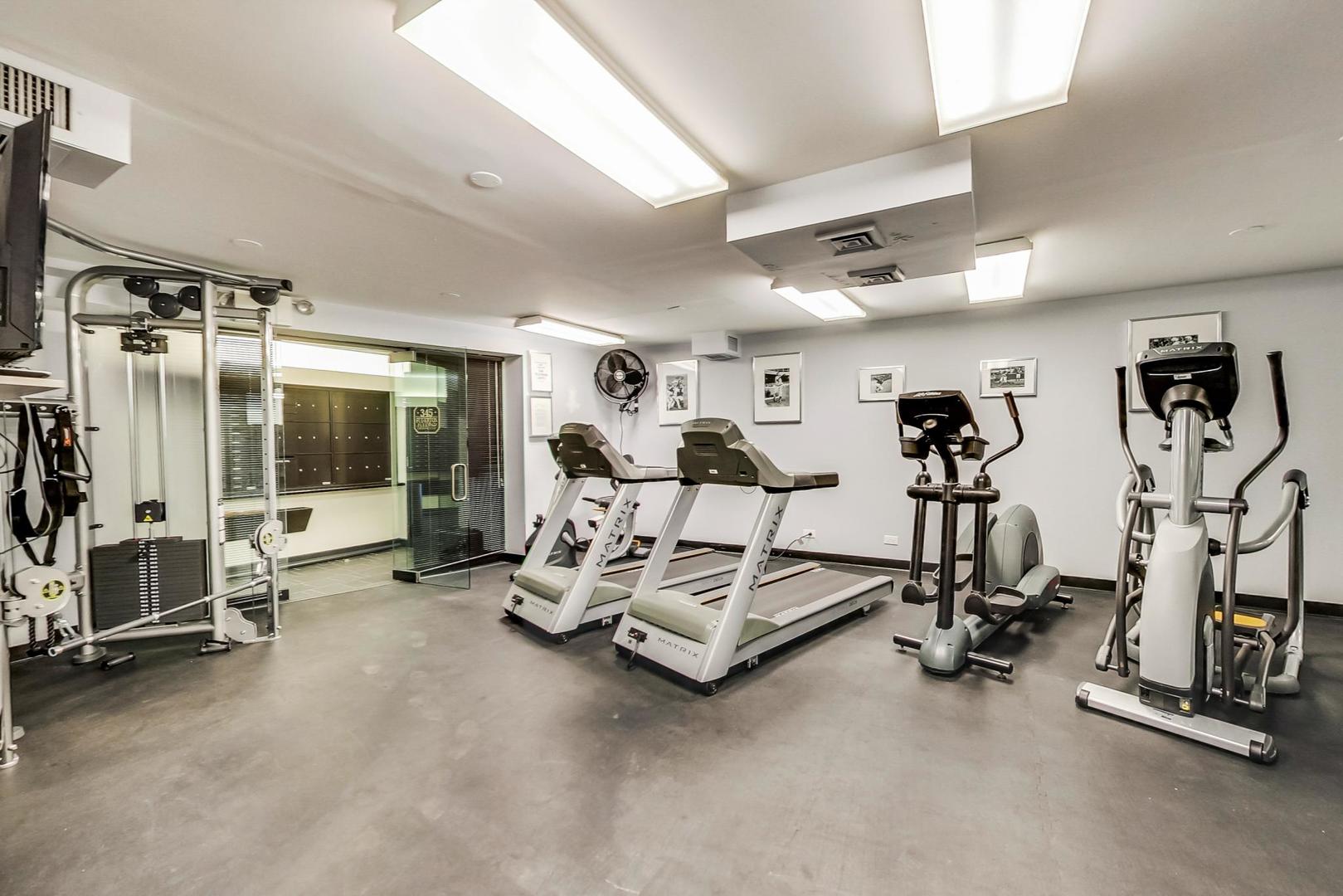 345 W Fullerton Parkway W Unit: 604
