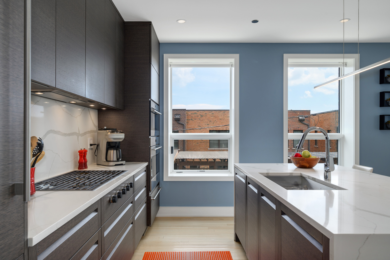 2643 N HERMITAGE Avenue Unit: 205