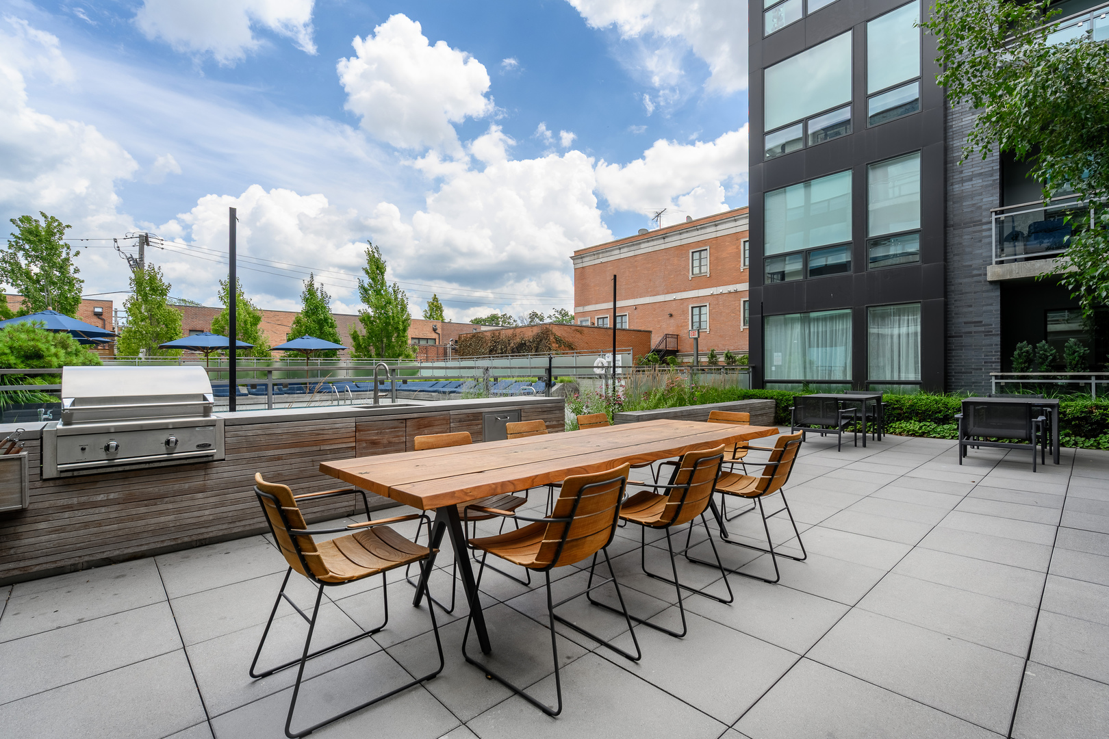 2643 N HERMITAGE Avenue Unit: 205