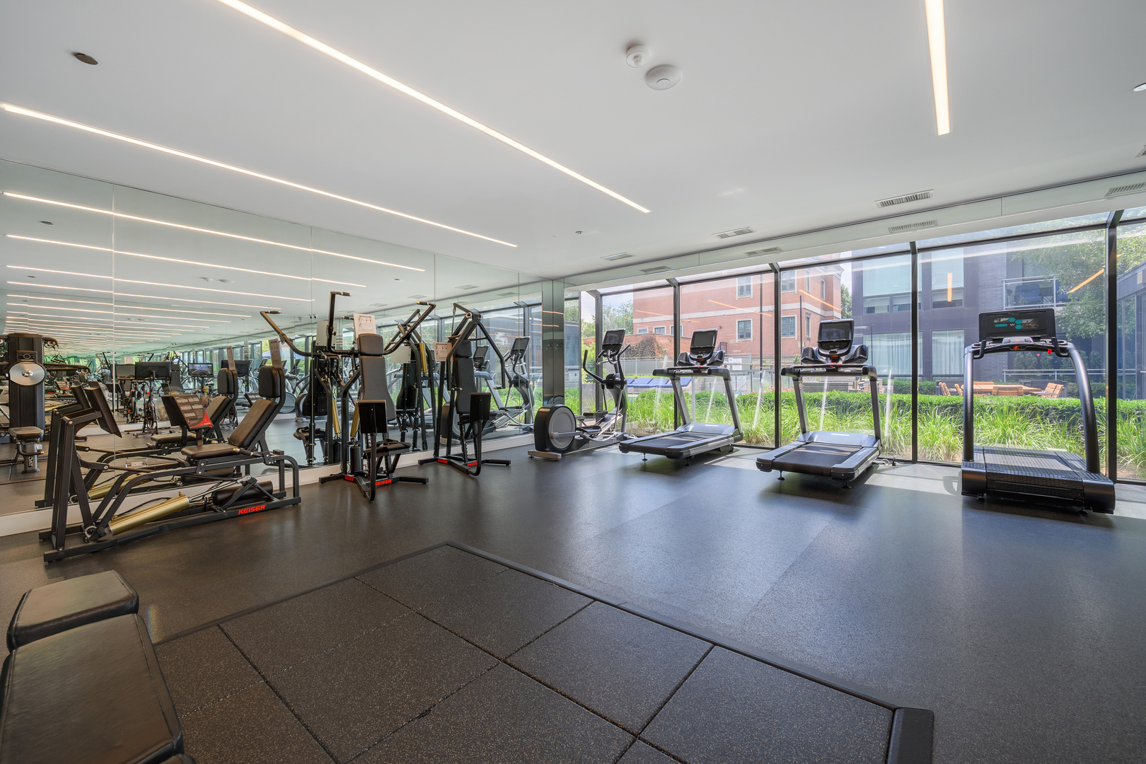 2643 N HERMITAGE Avenue Unit: 205