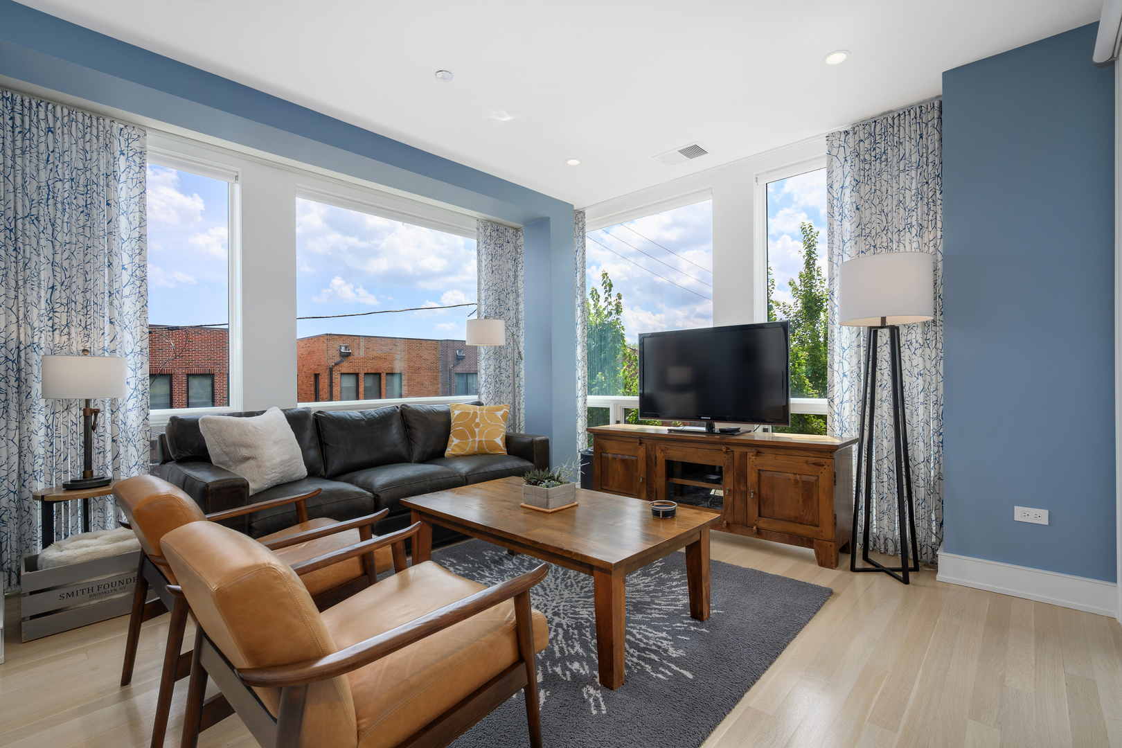 2643 N HERMITAGE Avenue Unit: 205