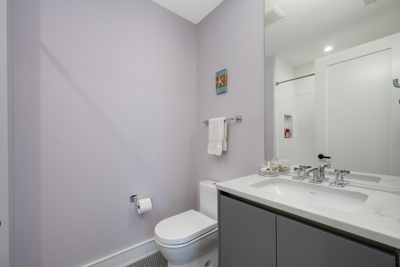 2643 N HERMITAGE Avenue Unit: 205