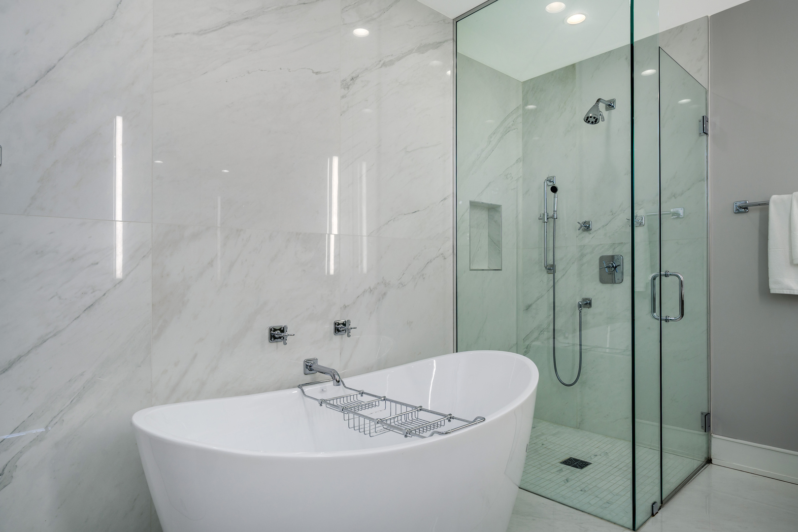 2643 N HERMITAGE Avenue Unit: 205