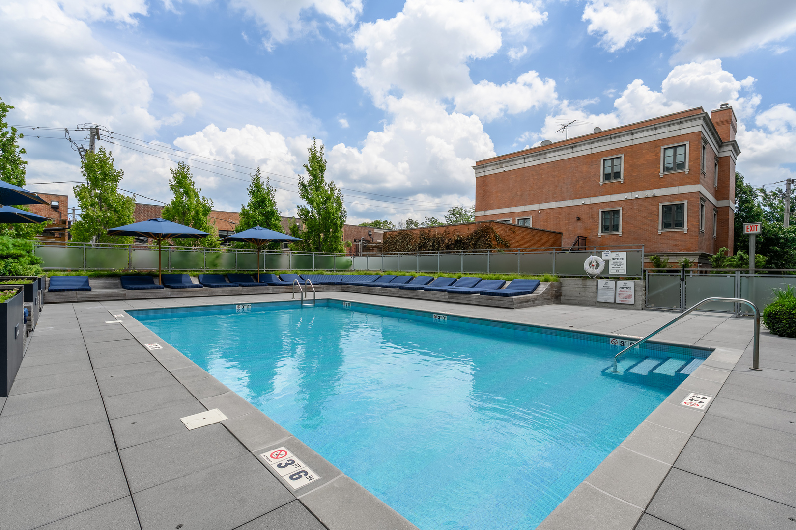 2643 N HERMITAGE Avenue Unit: 205