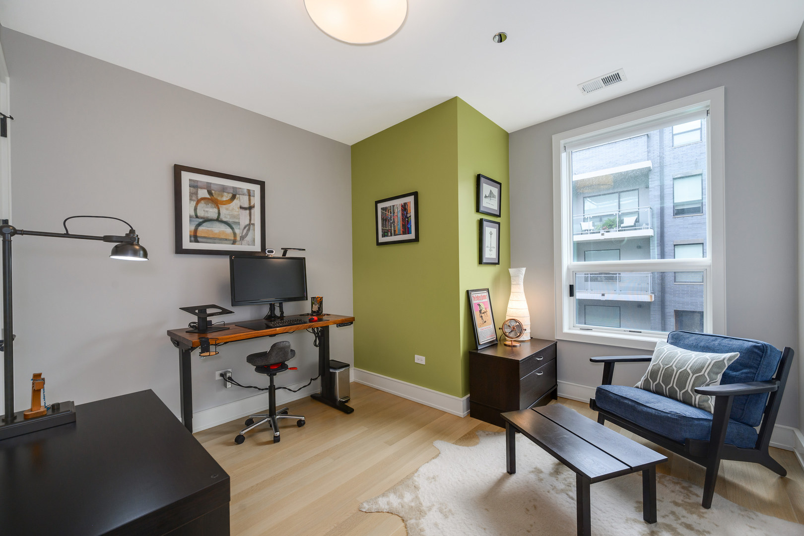 2643 N HERMITAGE Avenue Unit: 205