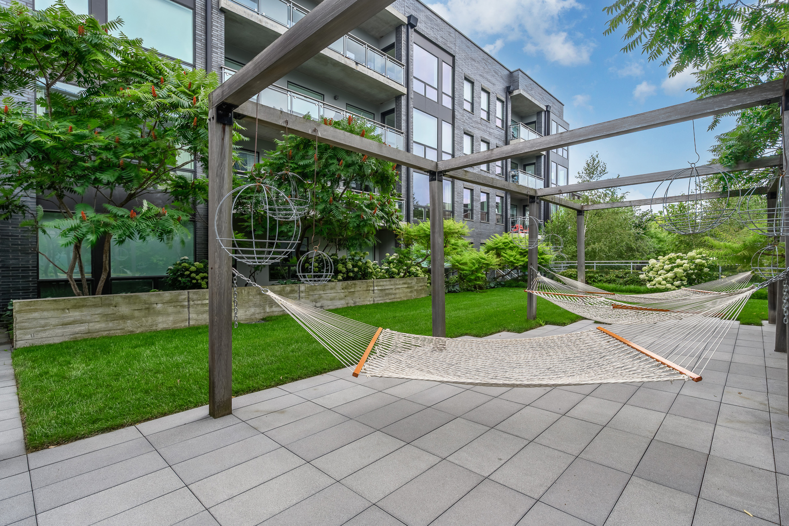 2643 N HERMITAGE Avenue Unit: 205