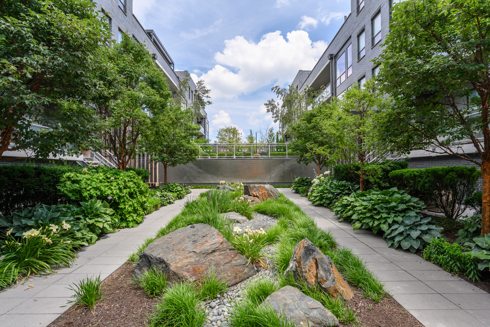 2643 N HERMITAGE Avenue Unit: 205