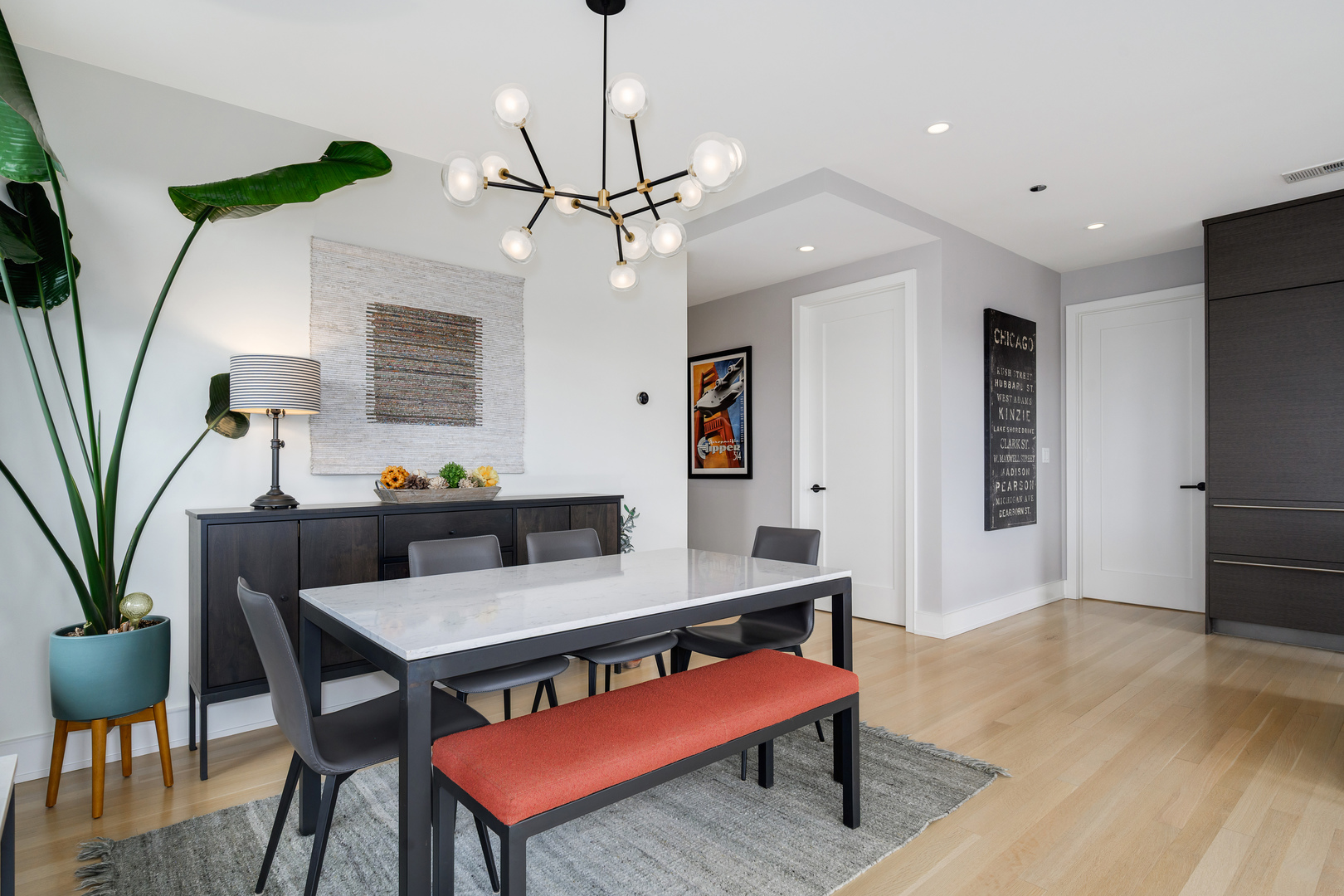 2643 N HERMITAGE Avenue Unit: 205