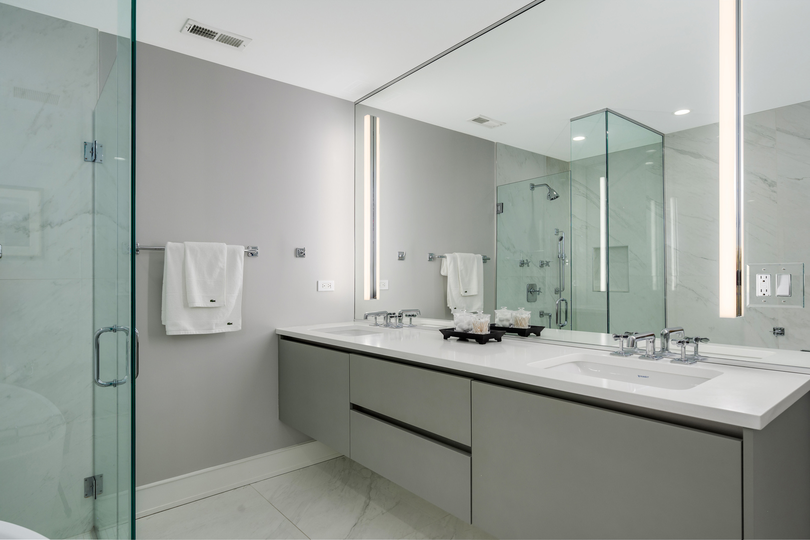 2643 N HERMITAGE Avenue Unit: 205