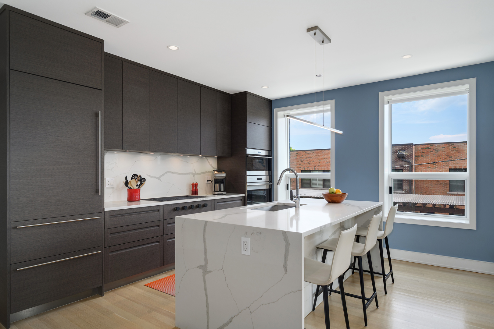 2643 N HERMITAGE Avenue Unit: 205