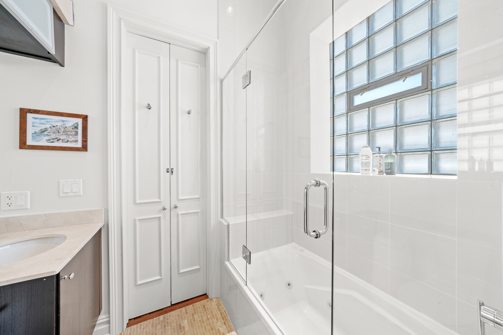 3161 N Halsted Street Unit: 401