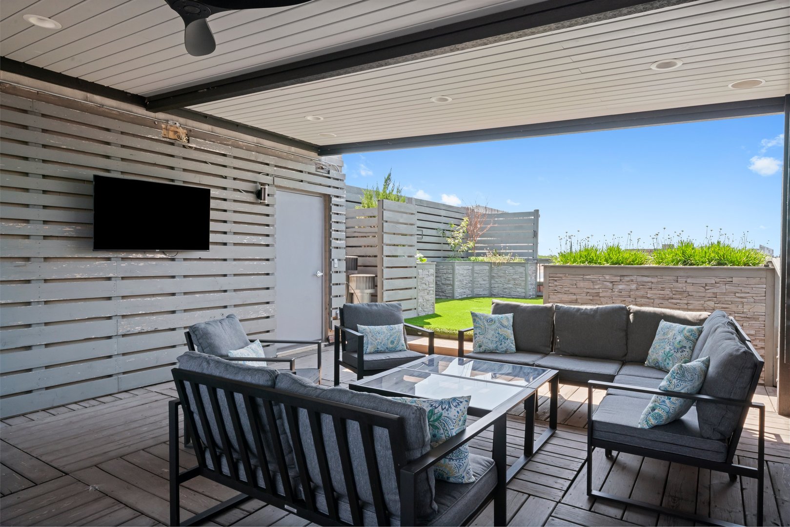3161 N Halsted Street Unit: 401
