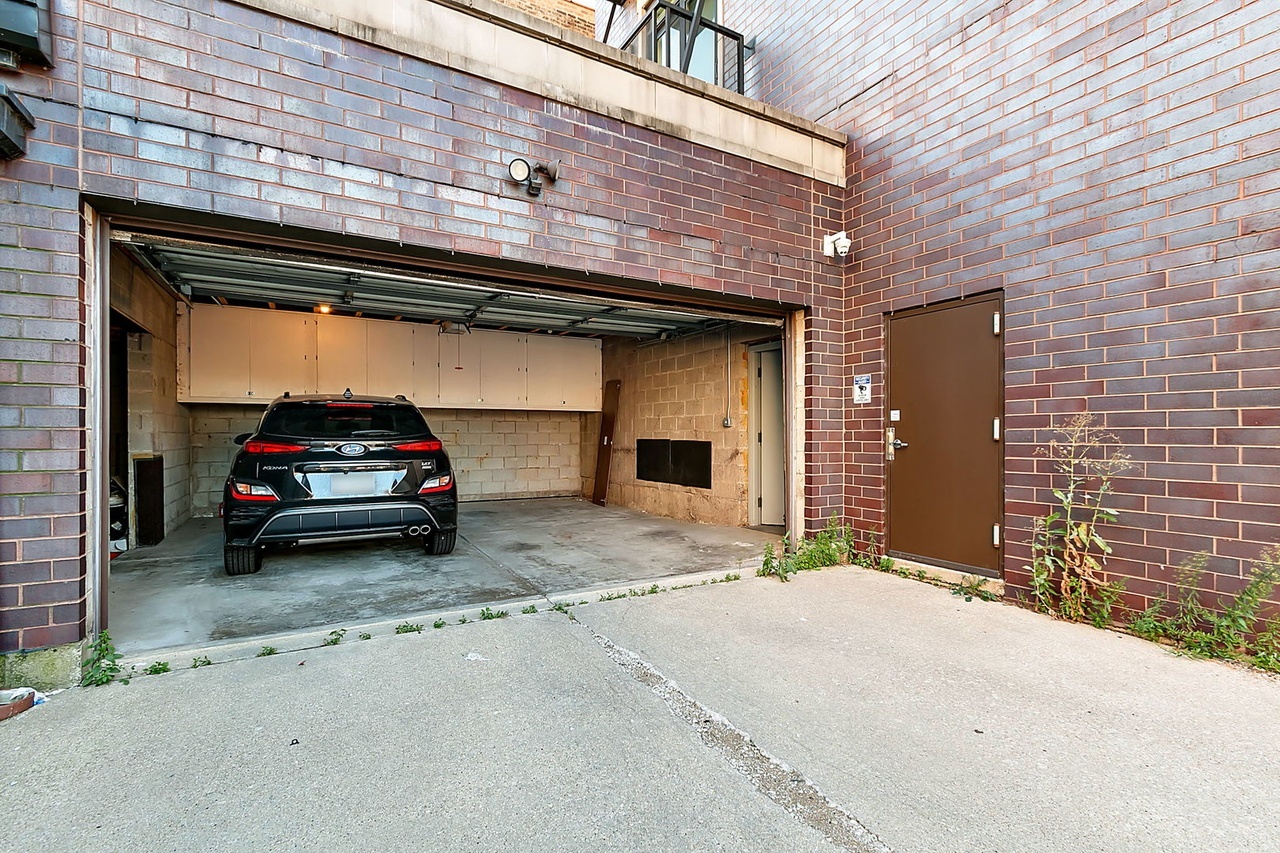 3161 N Halsted Street Unit: 401