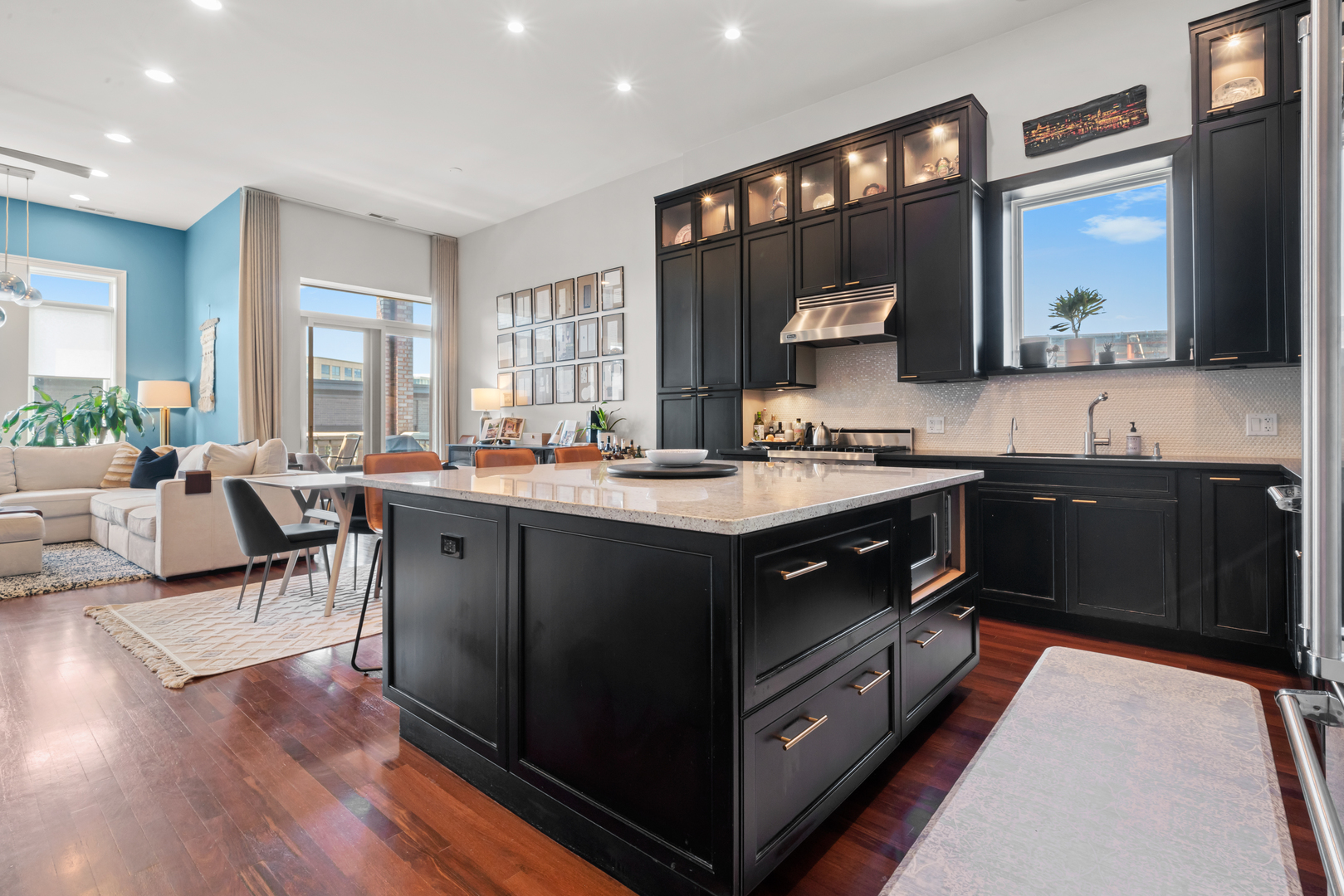 3161 N Halsted Street Unit: 401