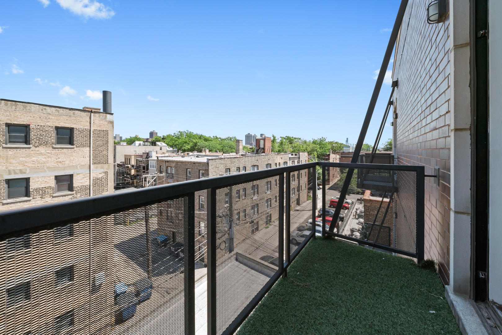 3161 N Halsted Street Unit: 401