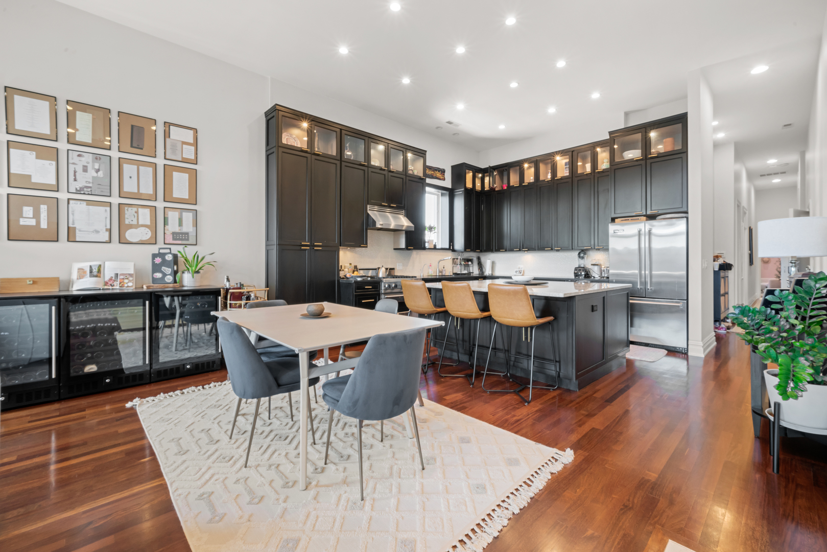 3161 N Halsted Street Unit: 401