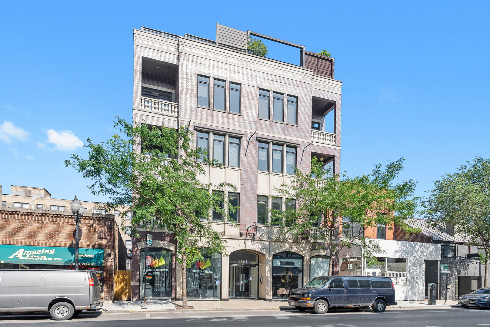 3161 N Halsted Street Unit: 401