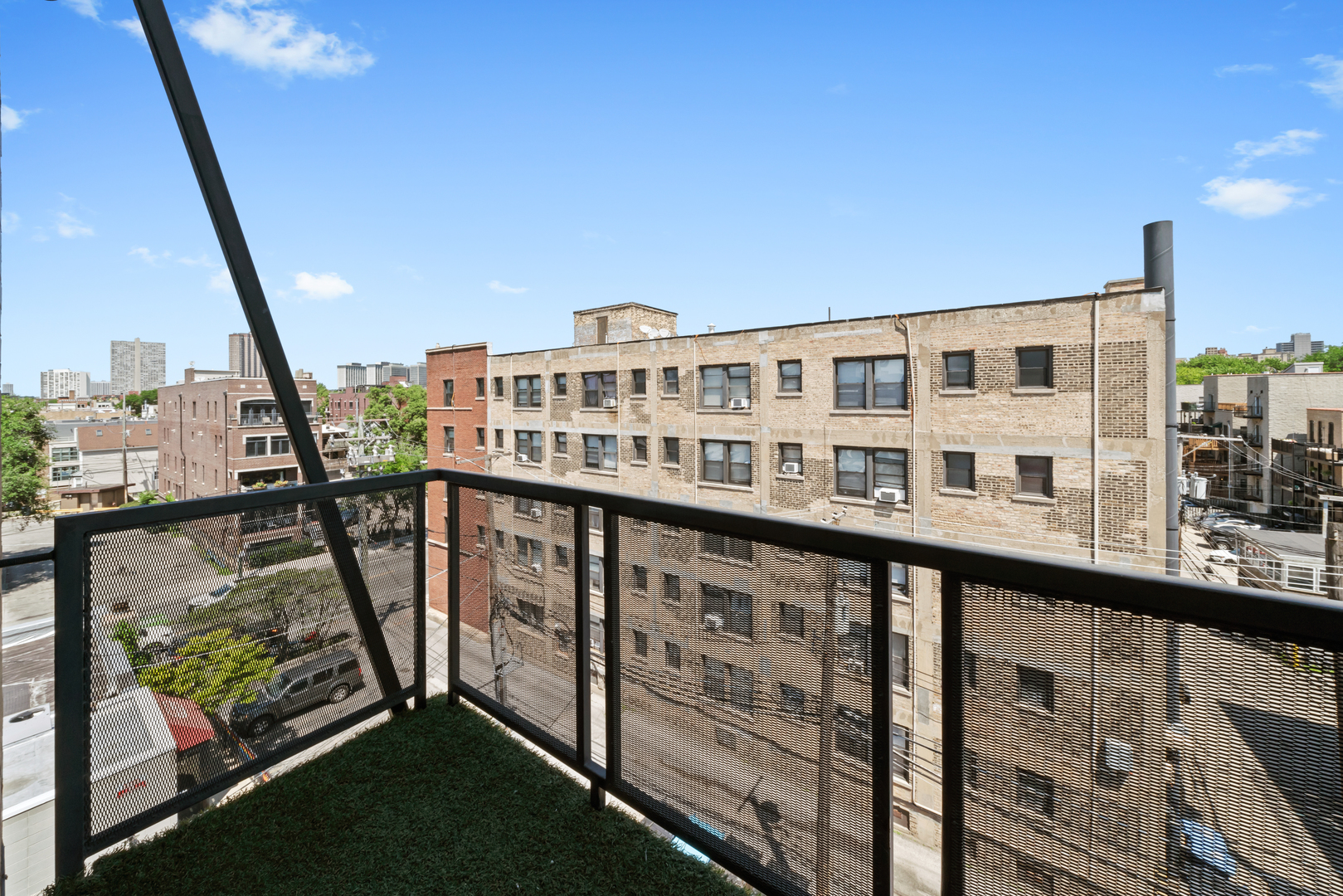 3161 N Halsted Street Unit: 401