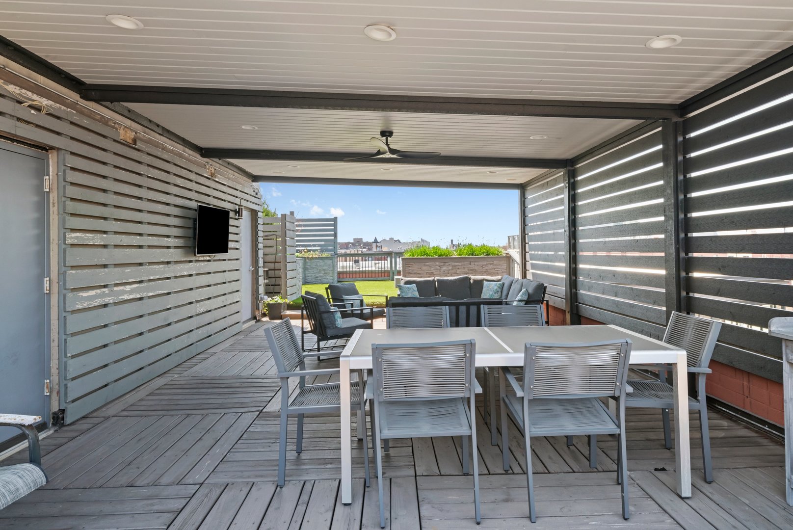 3161 N Halsted Street Unit: 401