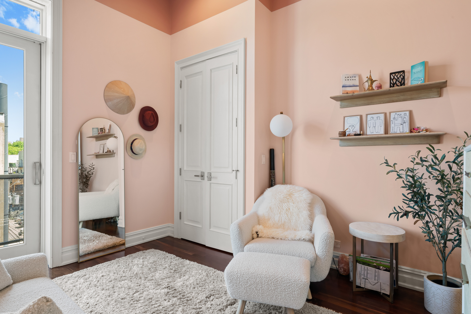 3161 N Halsted Street Unit: 401