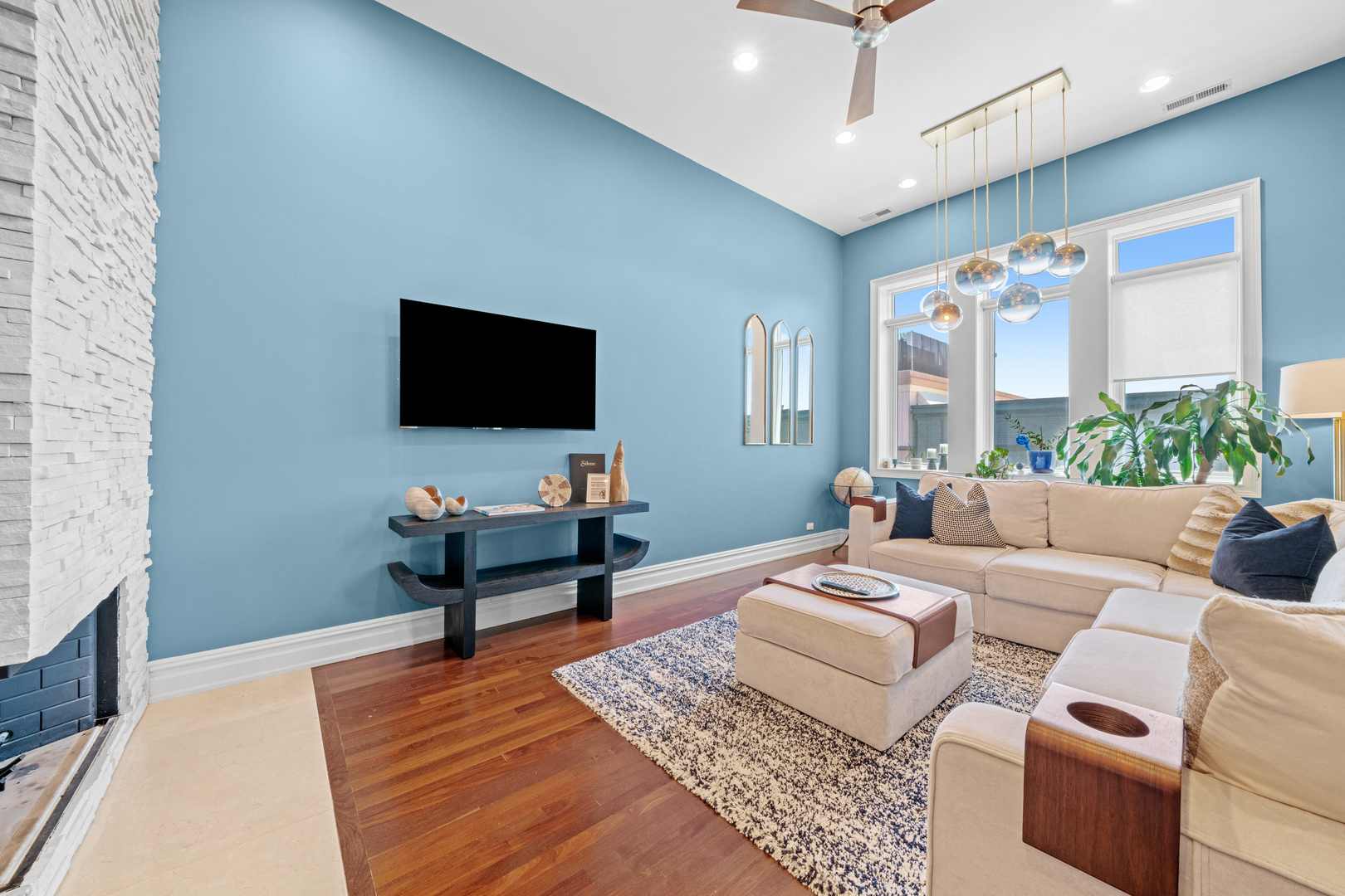 3161 N Halsted Street Unit: 401