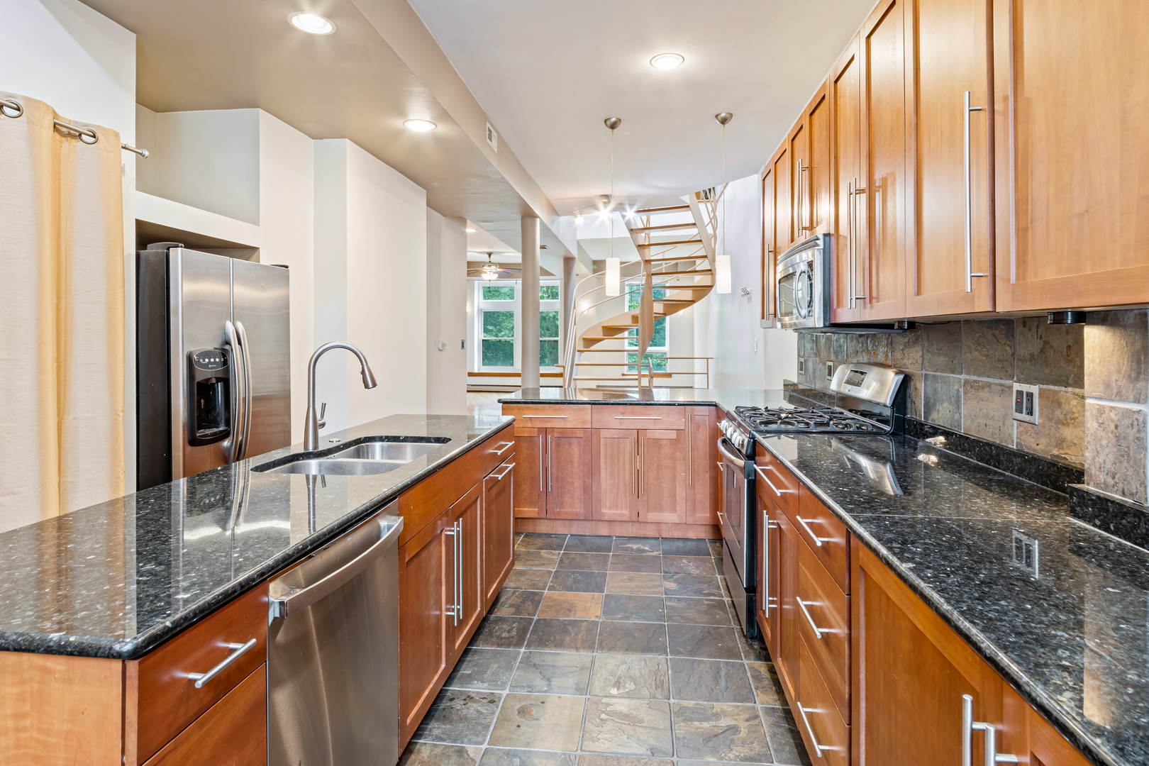 902 W Newport Avenue Unit: 2